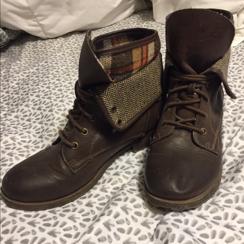 Combat boots